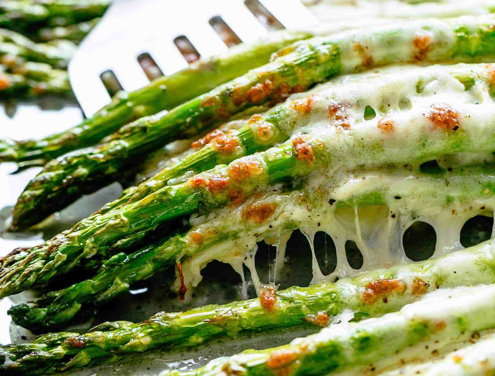 Photo recette - Asperges vertes gratinées au parmesan